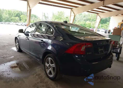 2013 Volvo S60 T5 z USA, uszkodzony, nr VIN YV1612FS3D2196502